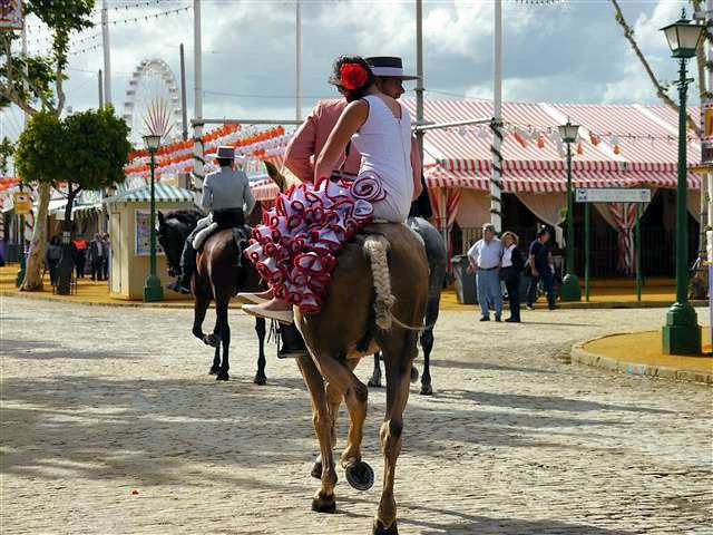 Stolze Spanier zu Pferde an der Feria in Sevilla